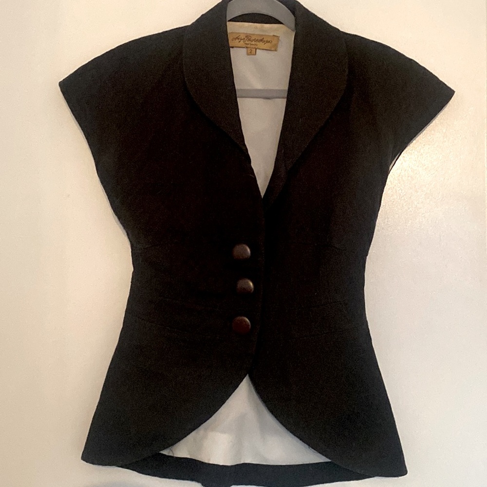 Beautiful vest/ top to use alone or in top of a blouse.
